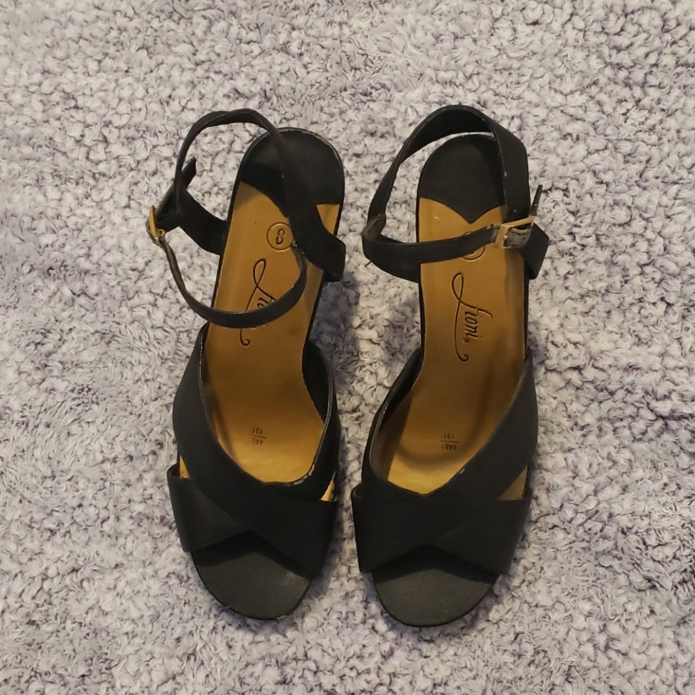 Black Fioni, size 8 heels - Picture 2 of 8